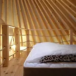 Glamping Pogorzany - Jurty אוהל מפואר *