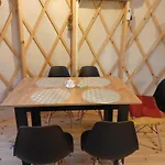 Glamping Pogorzany - Jurty *