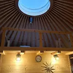 אוהל מפואר Glamping Pogorzany - Jurty *