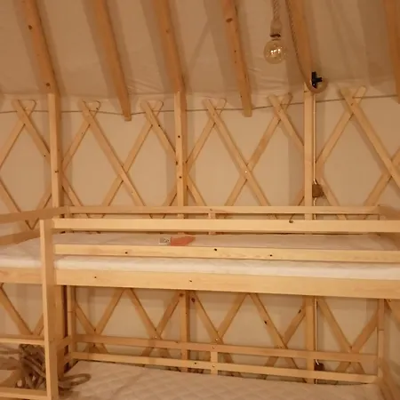 Glamping Pogorzany - Jurty *