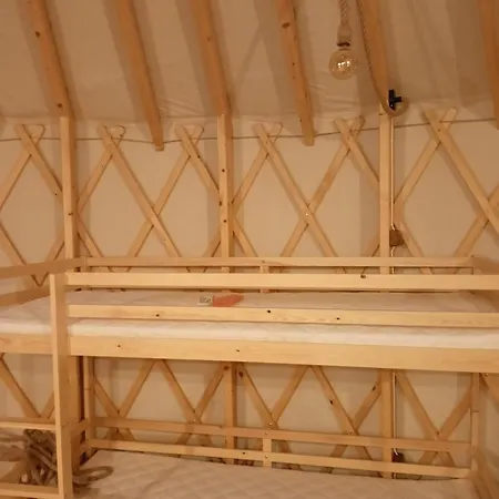 Glamping Pogorzany - Jurty *