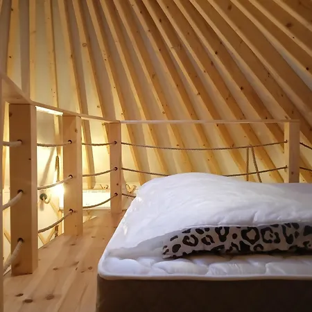 Glamping Pogorzany - Jurty Luxusní stan *