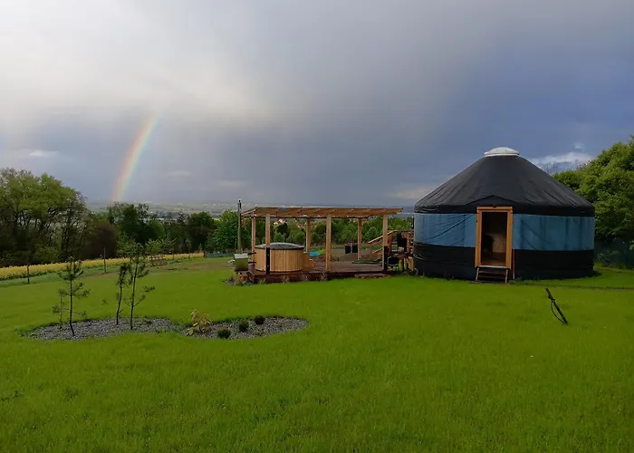 אוהל מפואר Glamping Pogorzany - Jurty