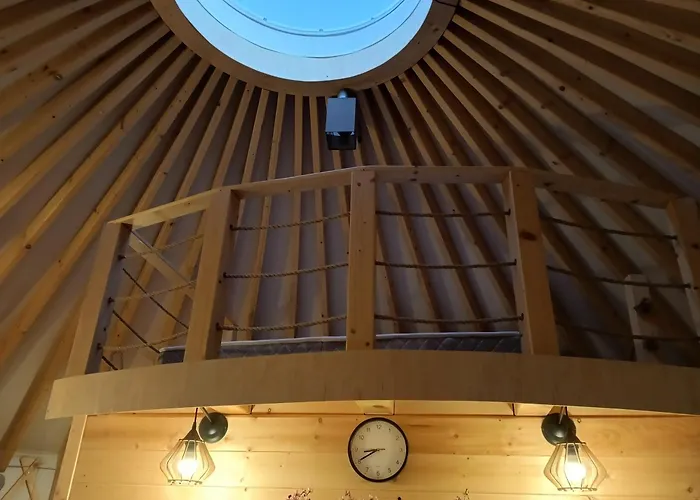 אוהל מפואר Glamping Pogorzany - Jurty *