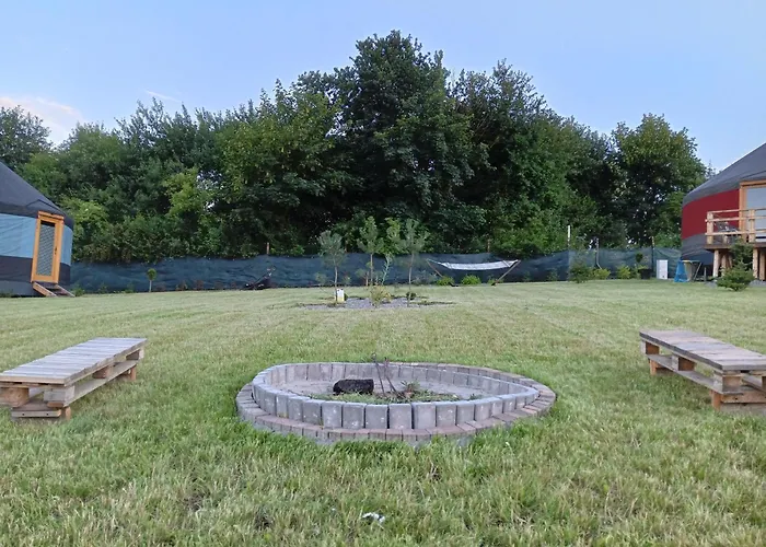 Glamping Pogorzany - Jurty אוהל מפואר